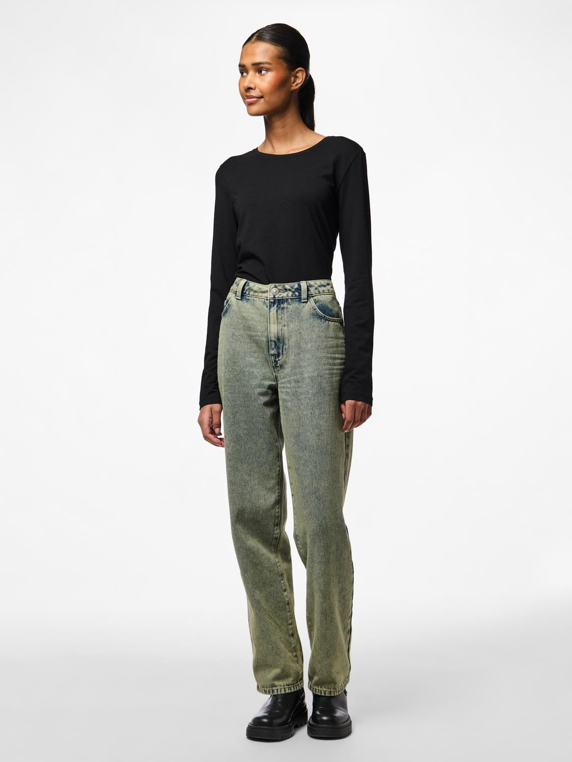 model_shot-front_full